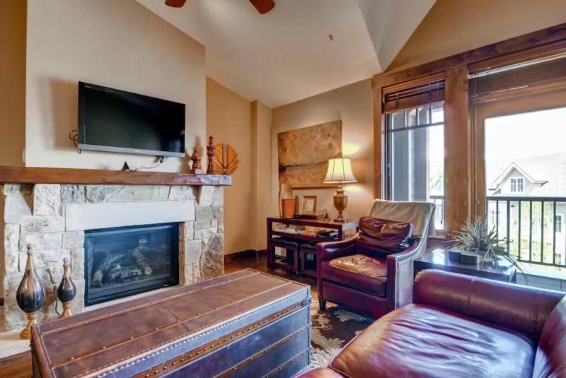 3 Bedroom Mountain Condo On Main Street - Walk To Lift, Onsite Pool, Luxury-Rated!